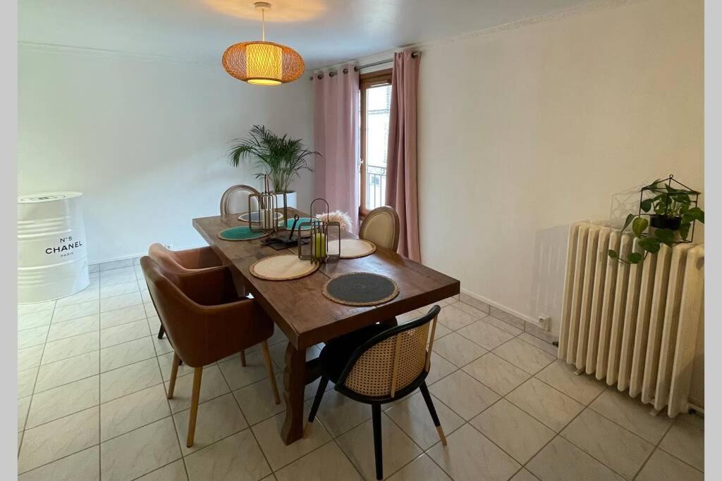 Appartement «La Vie Est Belle» Au Coeur De Sézanne Екстериор снимка