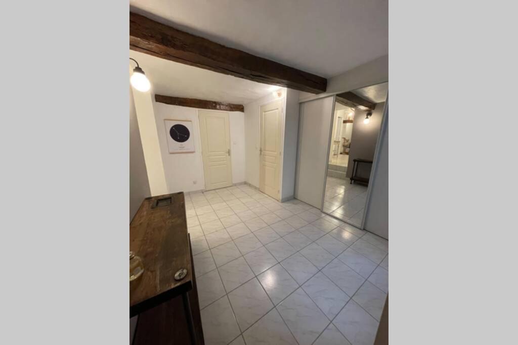 Appartement «La Vie Est Belle» Au Coeur De Sézanne Екстериор снимка